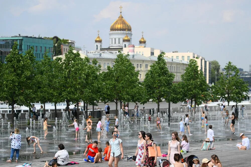 Лето в Москве. Москва летом. Жара в Москве. Июль в городе.