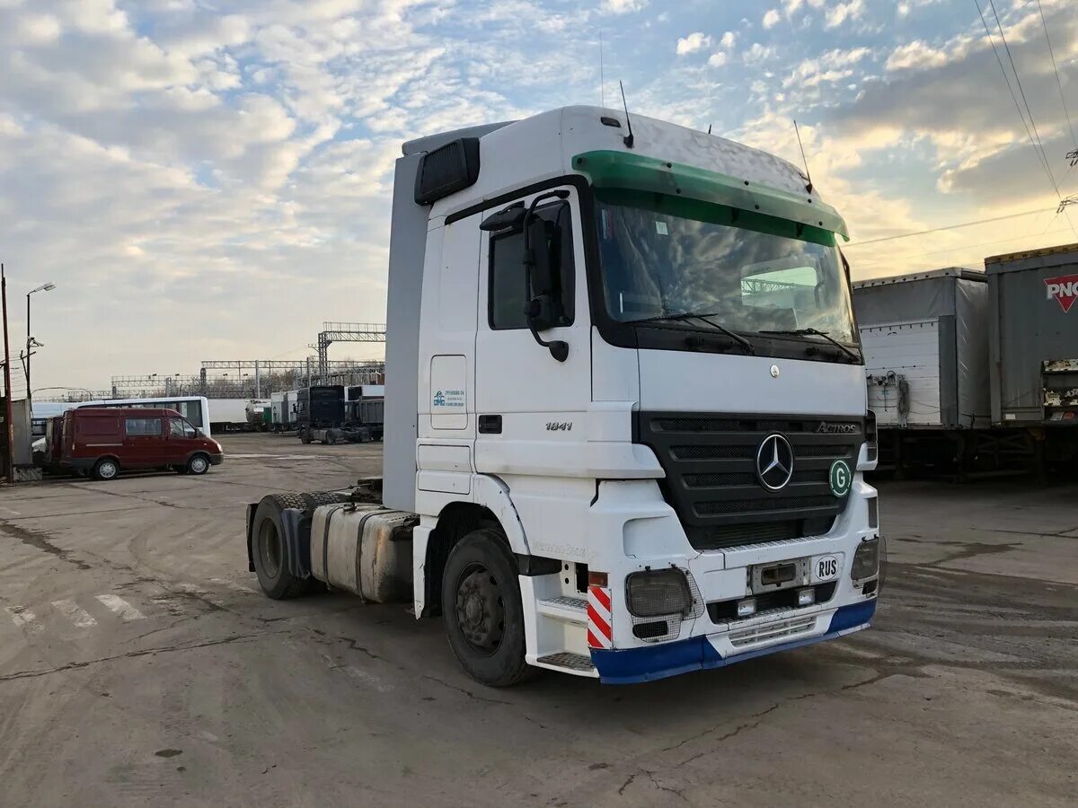 Купить седельный мерседес. Actros 2003. Мерседес Актрос 1846 12 колес. Мерседес Актрос 2003г. Белый Актрос.