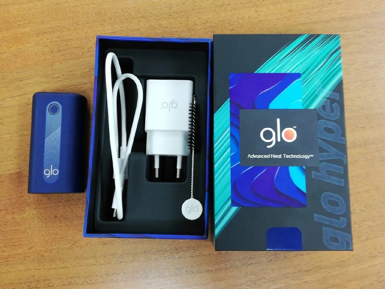 Гло вибрирует и не включается. Glo Hyper Plus комплектация. Glo Hyper комплектация. Glo Hyper+ коробка. Гло ХАЙПЕР плюс коробка.