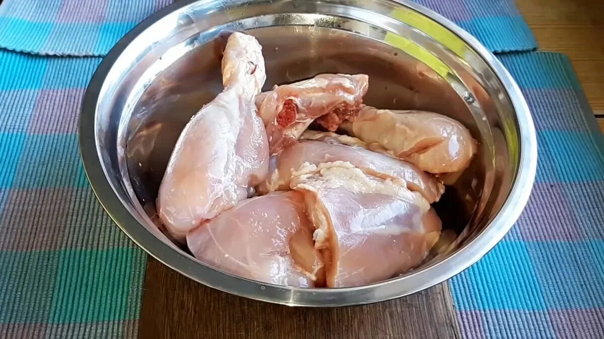 Как понять что куриное филе испортилось. Протухшая курица при варке. как понять что курица протухла. как понять что курица испортилась.