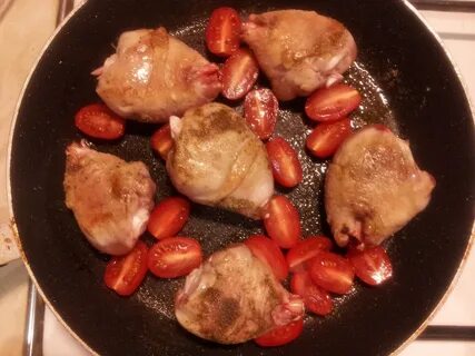 Курица тушеная с помидорами