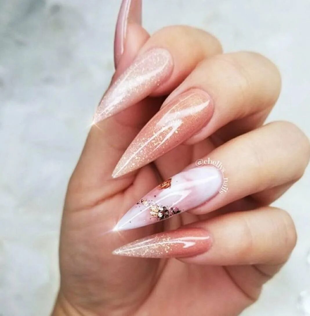 Матовые, стилет, миндаль. Ногти острые длинные 2023. Стилеты 2021. Маникюр миндаль стилет. Красивые острые ногти.