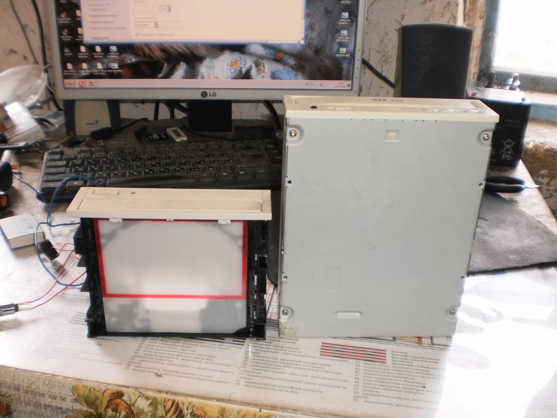 Внешний двд дисковод usb. Robotron дисковод. Компьютерный диск. Выдвижной монитор audi привод. Как и куда подключить dvd writer к процессору.