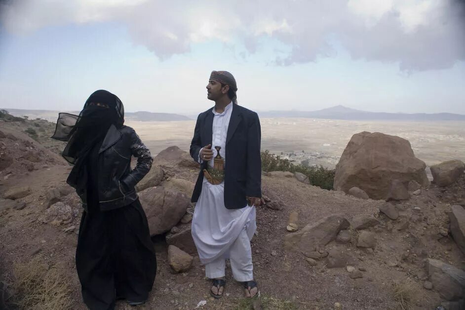 Свадьба в Йемене на девочках. Йеменские девушки Инстаграм. Йемен девочка и мужик. Йеменские девушки фото. Мусульмане ищут