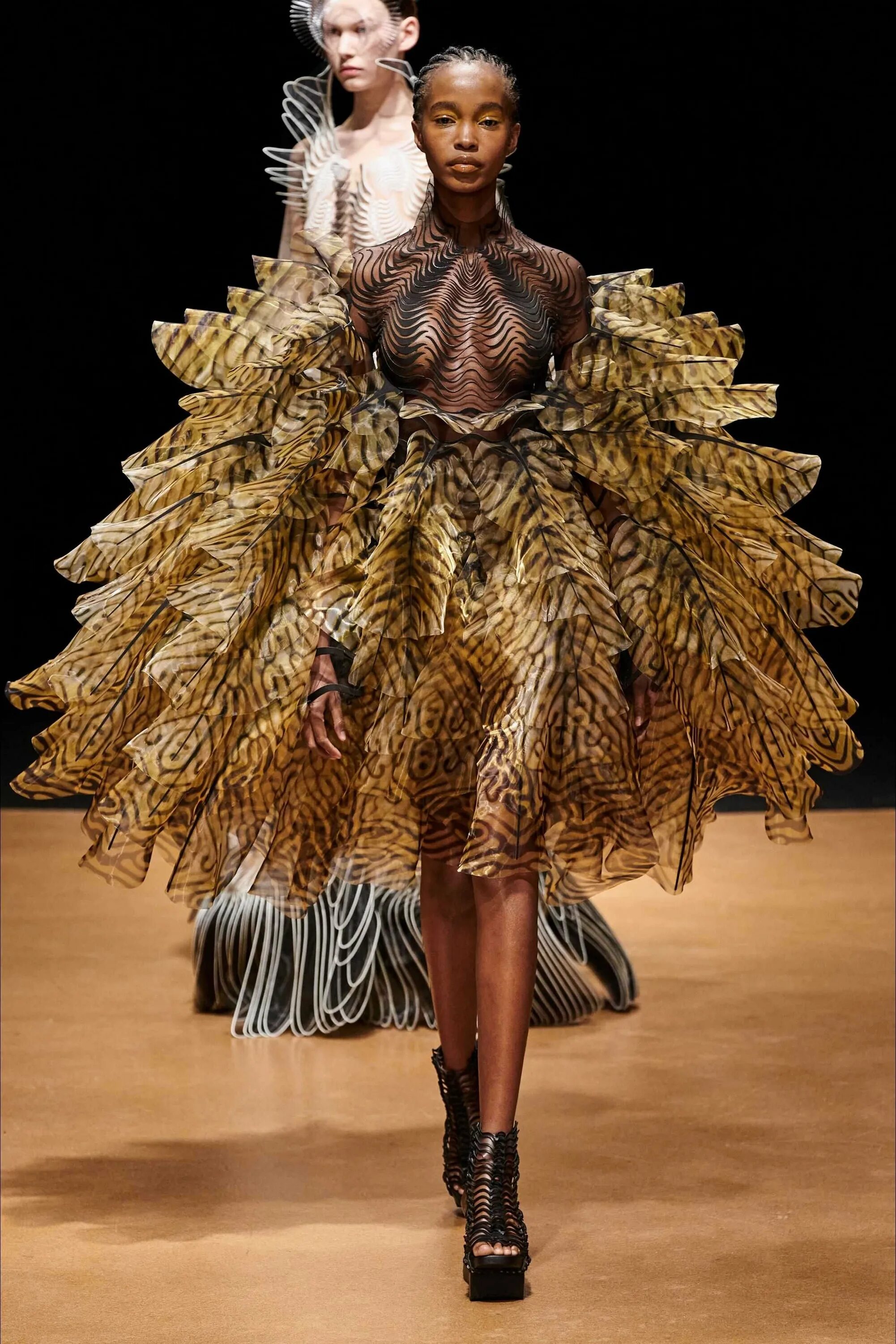 Iris van Herpen платья. Ирис Ван Херпен коллекция. Самые лучшие моды в мире