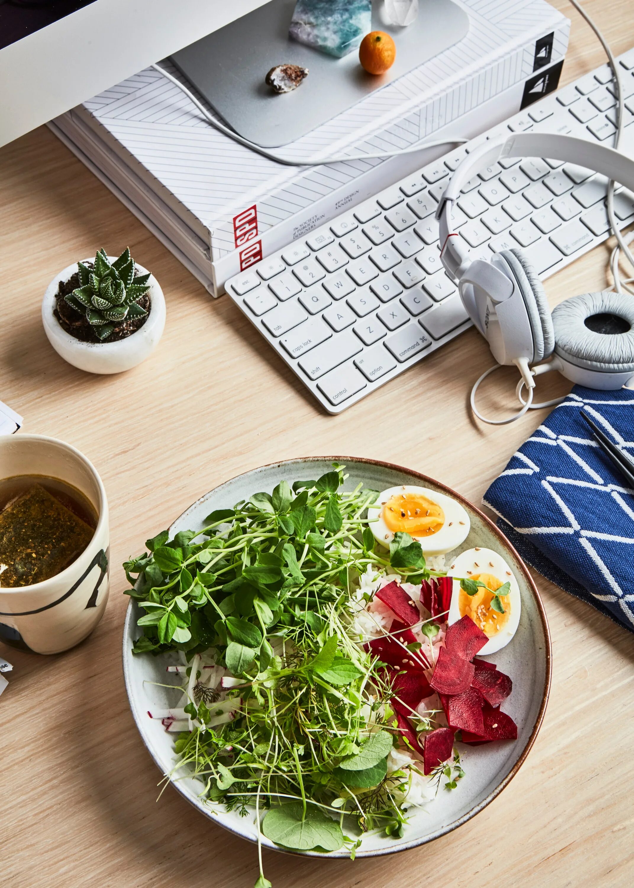 АТ ланч. Обед в офисе фото сверху. Home lunch. Mid morning. I lunch at home