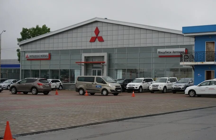 Mitsubishi хабаровск. Автомир дв Хабаровск. Автомир Мицубиси Крылатское. Митсубиси центр Хабаровск. Автомир на Варшавке Митсубиси.