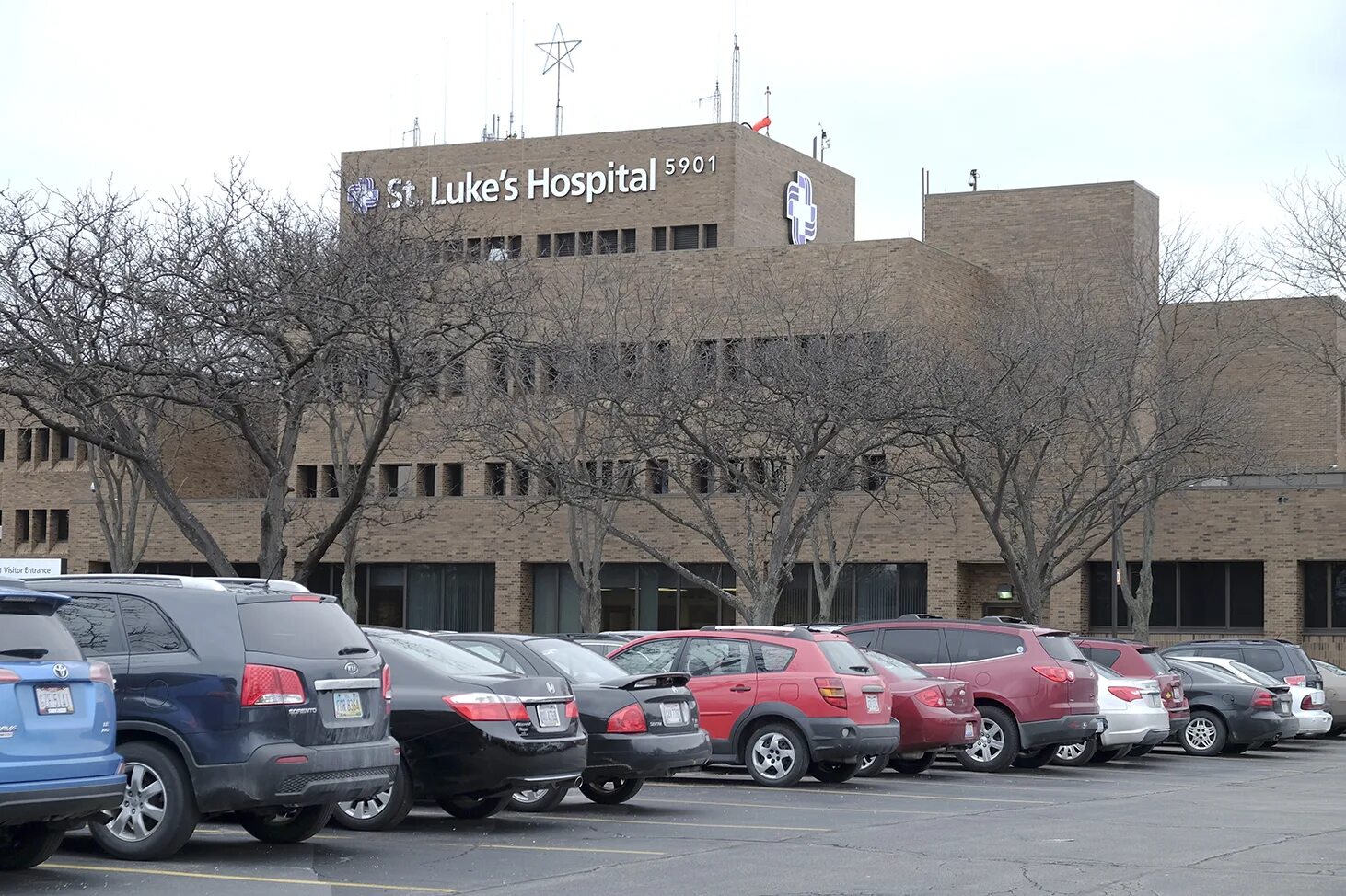 З госпиталь. St Luke's Hospital. St Luke Hospital 5901. St Luke's Hospital Греция. St. Luke’s International Hospital.