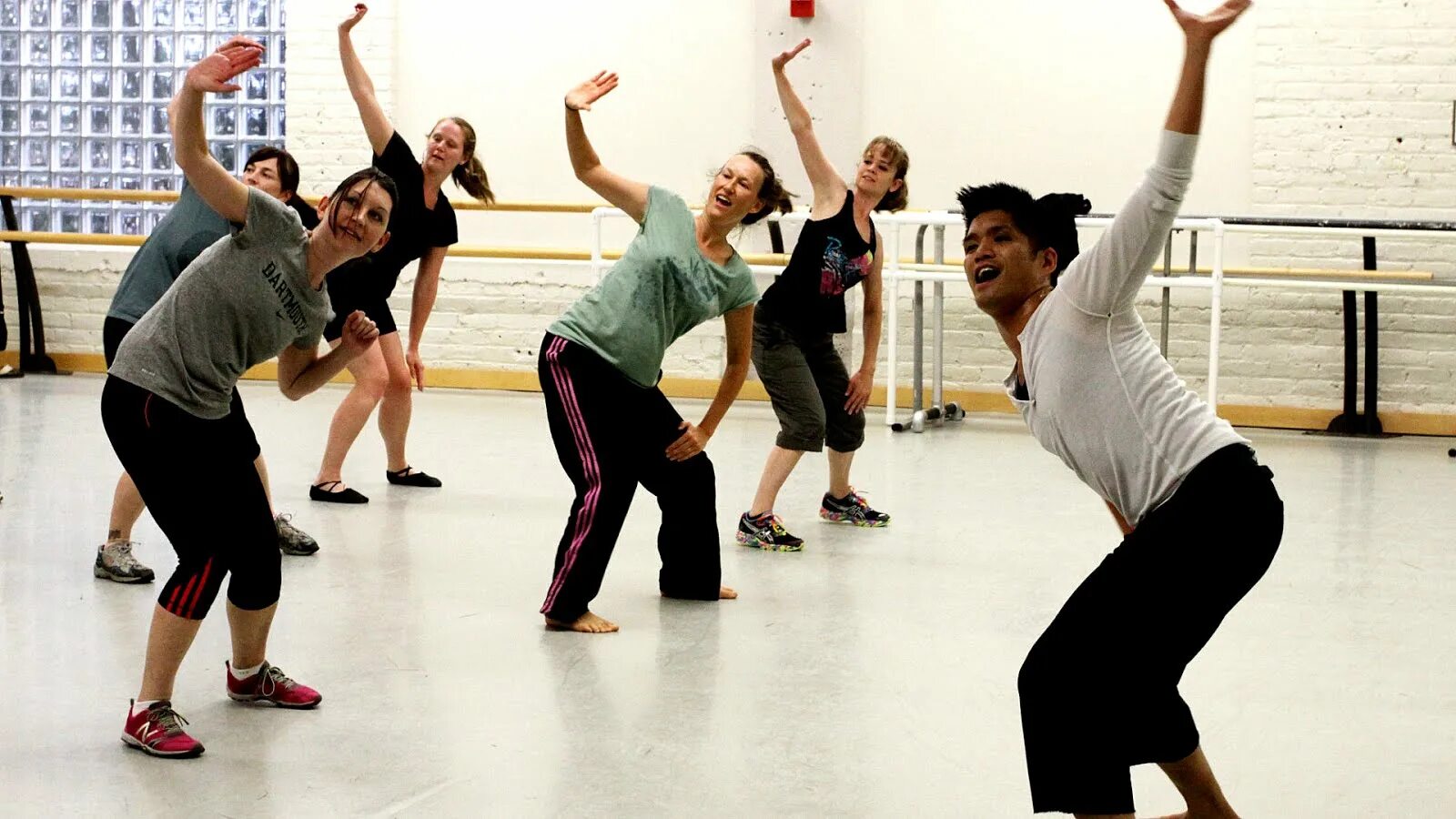 Танцевальные классы high. Вог танец эстетика. Танцуют класс. Танцуют класс. Дэнсинг дэнсинг.