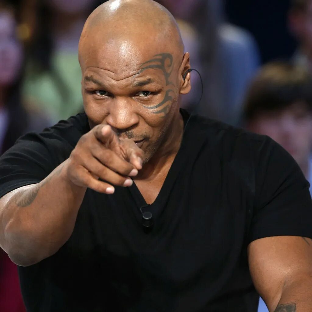 Жизнь она сильней. Mike Tyson злой. Тайсон фото. Тайсон веган. Сильные бойтесь слабых.