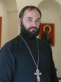 Священник клирик