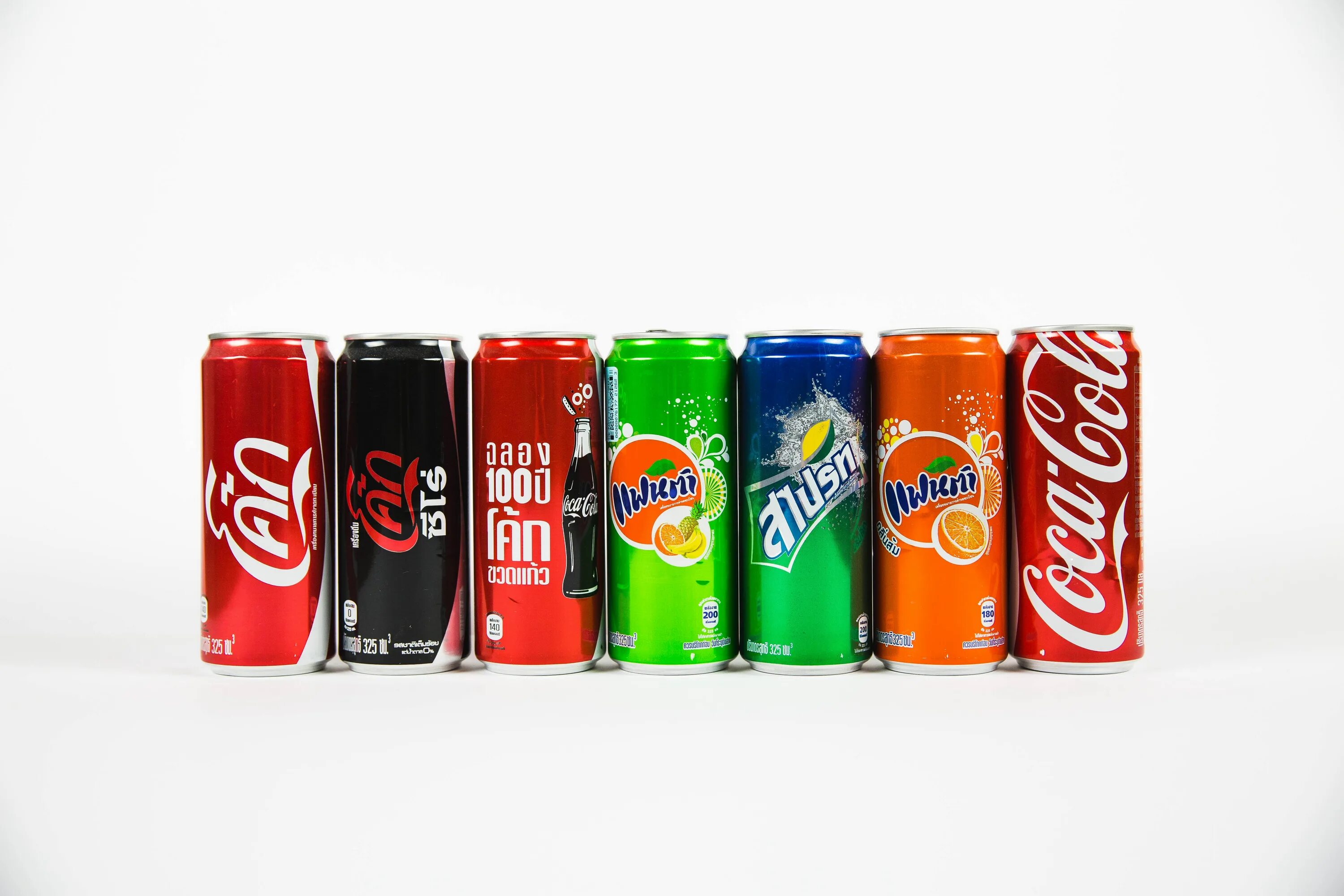 Fanta ягоды 0,355 л. Газированный напиток. Бренды газировок. Газированные напитки фанта. Маунтин дью энергетик.