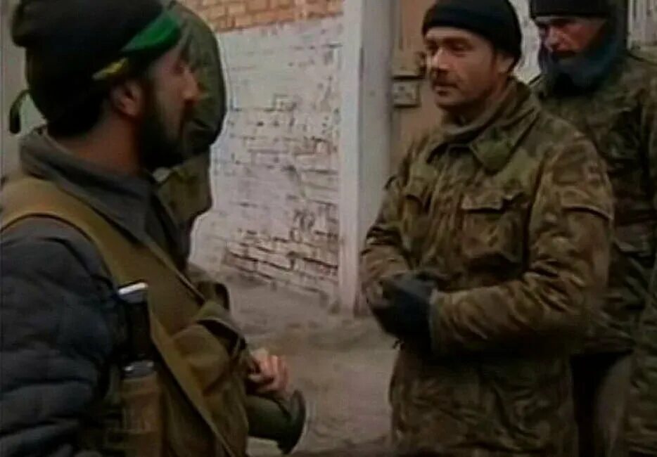 В плену долгов. Пленный боевик Чечня 1995. Пленные в Чечне 1995 чеченцы.