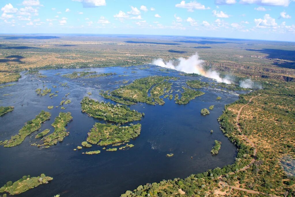 Замбези впадает в индийский океан. Замбези впадает в индийский океан. Исток реки замбези. Открытие водопада виктория дэвидом ливингстоном. Междуречье лимпопо и замбези.