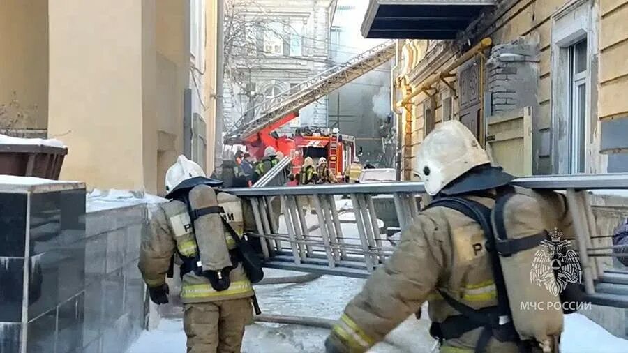 Новости 11 1 2023. Пожар для детей. Девочка и пожар. Пожар в Самарском ГУВД. Пожар в Самаре 11 января 2023.