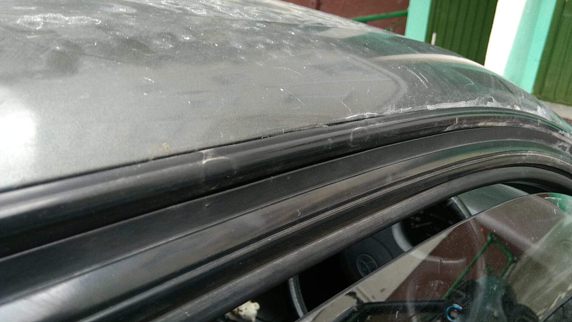 Водосток на авто. Водостоки 80 см резинка для лобового стекла дефлектор универсальный. Водосток лобового стекла нива шевроле. Водосток на авто. Водосток на авто.