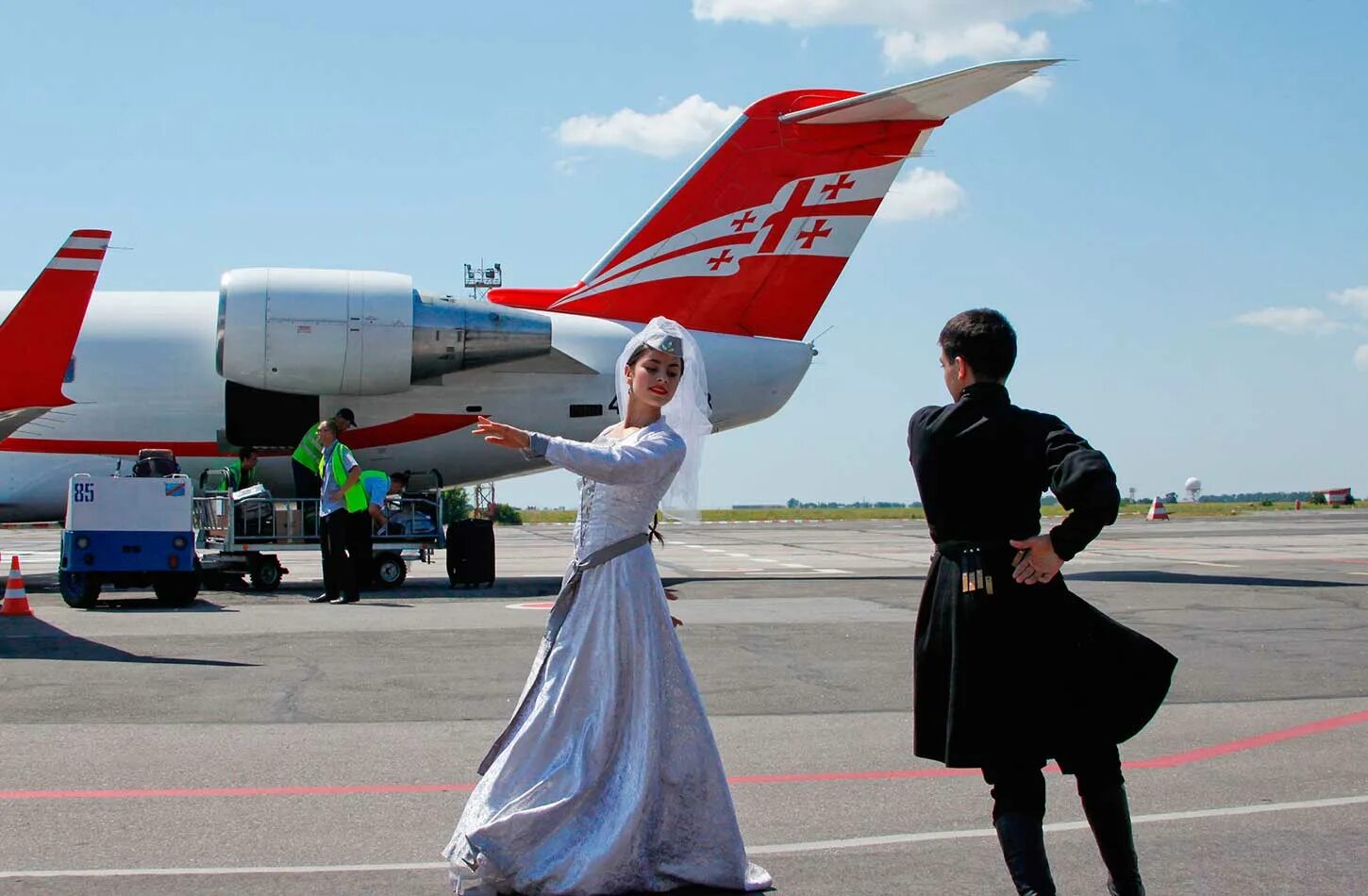 Georgian Airways Тбилиси. Самолет Джорджиан Эйрвейс. Грузинские авиалинии самолеты. Самолеты авиакомпании Грузии.