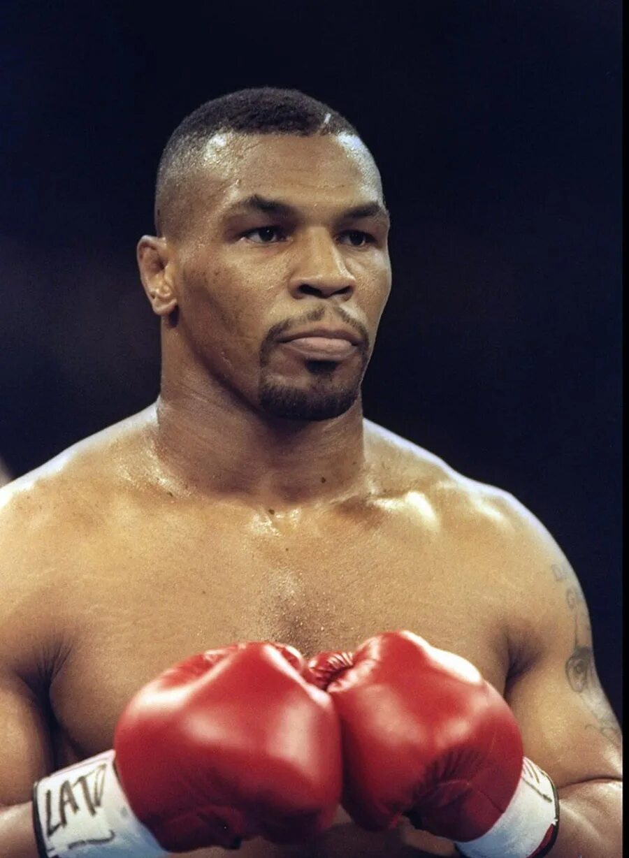 Какой удар самый мощный. Майк Тайсон. Майк Тайсон боксер. Майк Тайсон фото. Mike Tyson 1996.