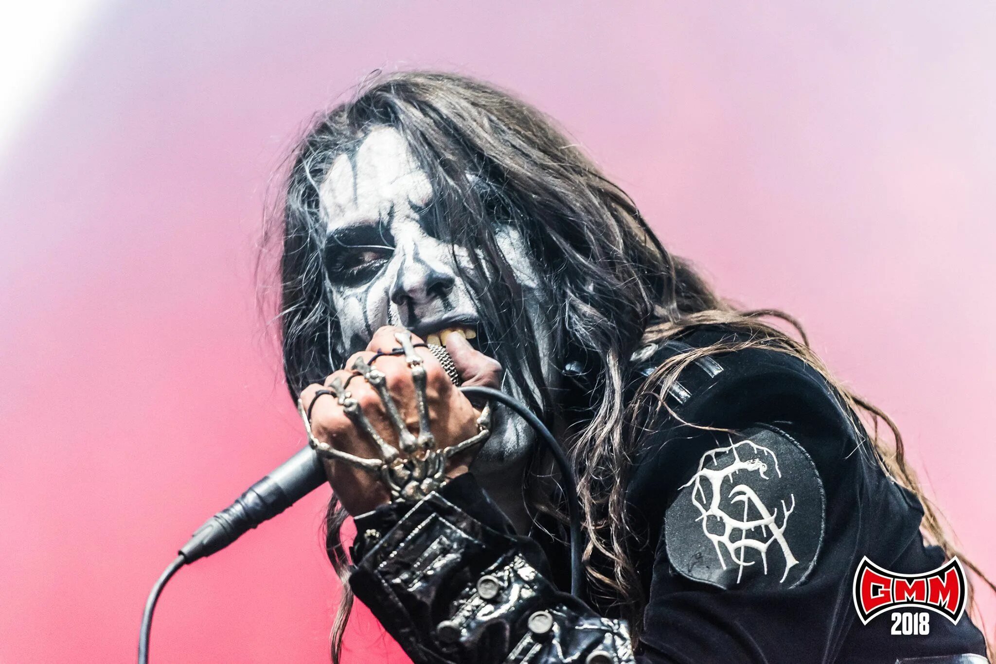 Группа Carach Angren без грима. Carach Angren вокалист без грима.