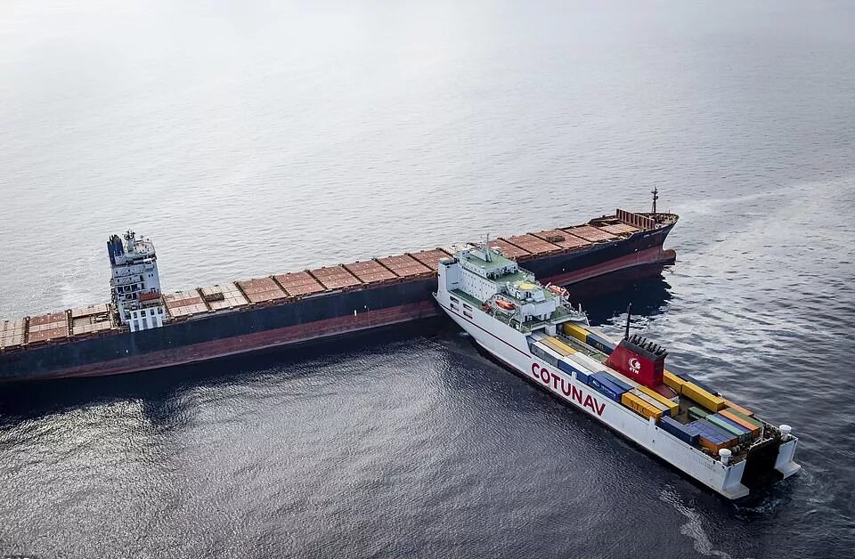Tsuneishi bulk carrier. Буксир толкач коломенский 1501. Night ferry in japan. Танкер на закате. Судно speed up.