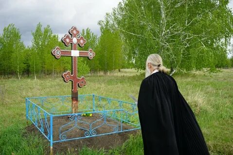 В брошенном богом поселенье старом