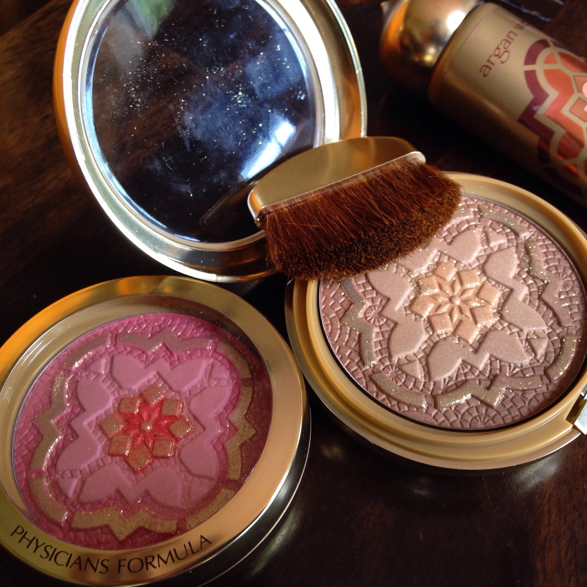 Косметика формула купить. Скульптор Physicians Formula. Physicians Formula бронзер. Physician's Formula Murumuru Butter Bronzer свотчи. Бронзер Physician's Formula Argan Wear.