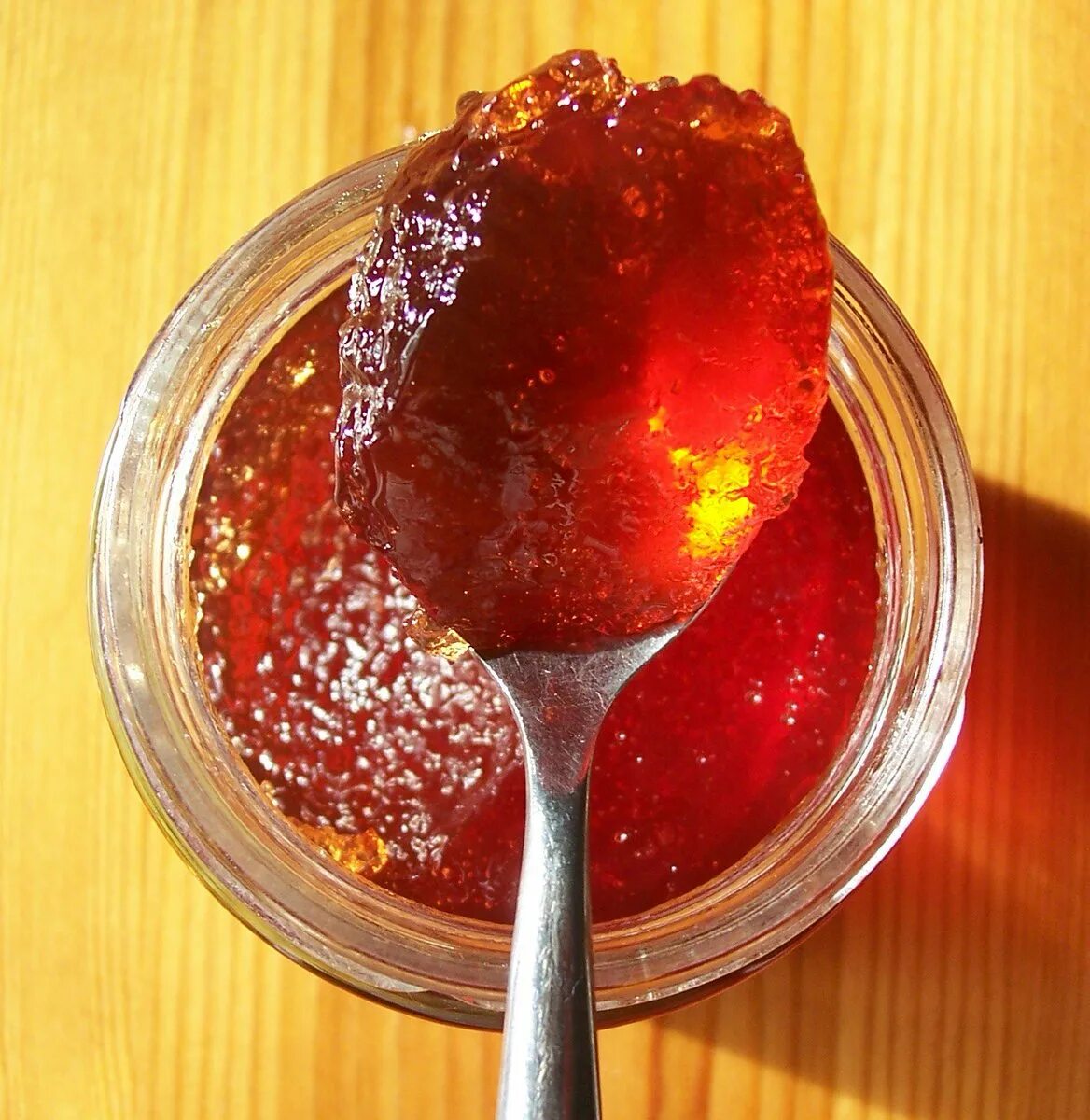 Рецепт желе на зиму. Джем-желе из красной смородины. Смородиновое желе из красной смородины. Джем из красной смородины. Варенье желе из красной смородины.