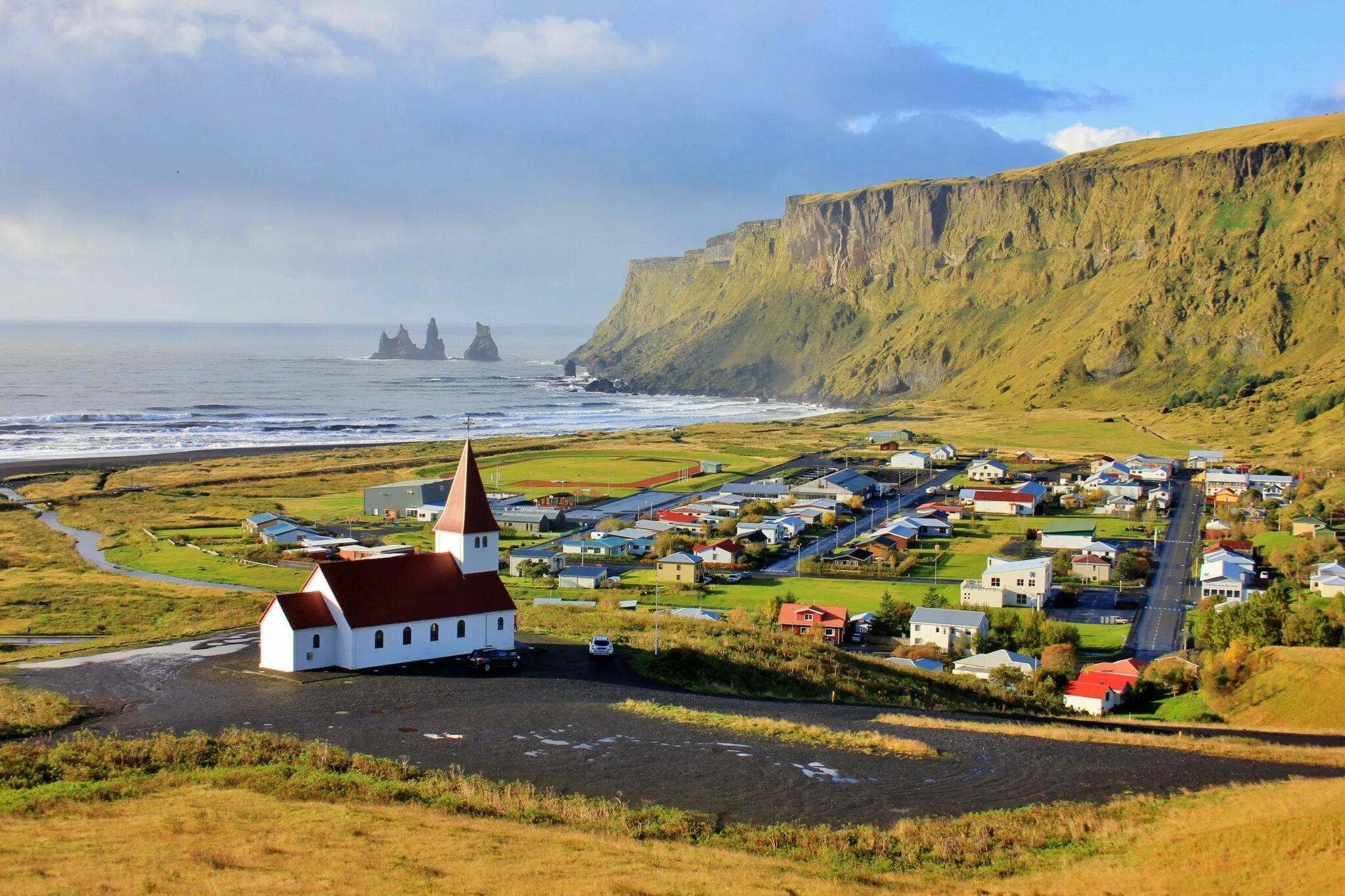 Coast country. Поселок Вик в Исландии. Исландия Рейкьявик природа. Рейкьявик деревня Вик. Сейдисфьордюр Исландия.