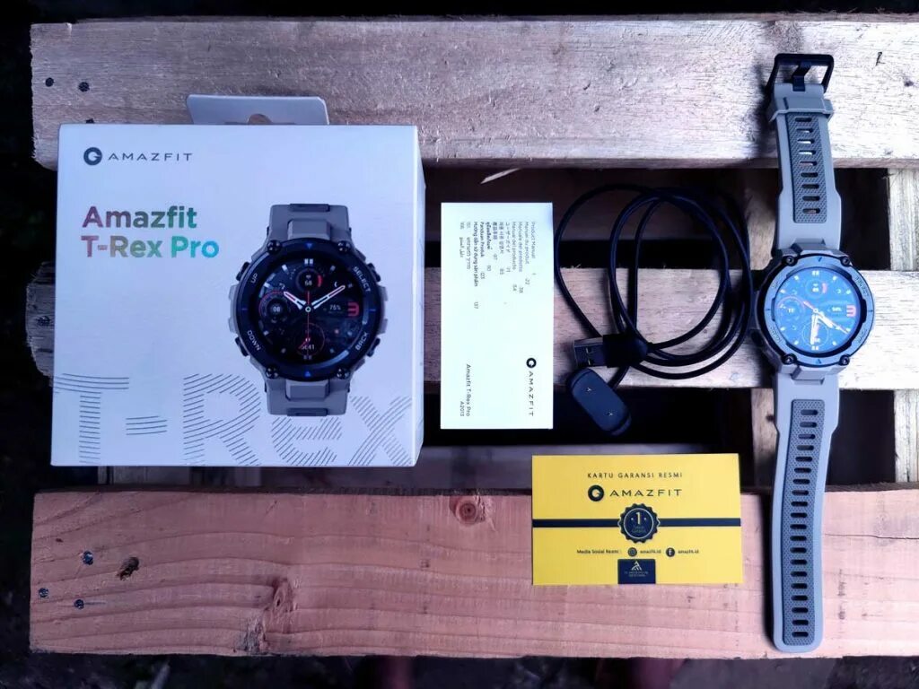 Часы amazfit t rex pro. Amazfit t-Rex Pro. Amazfit t-Rex Pro часы коробка. Amazfit t-Rex 2 коробка. Смарт-часы Amazfit t-Rex Pro.