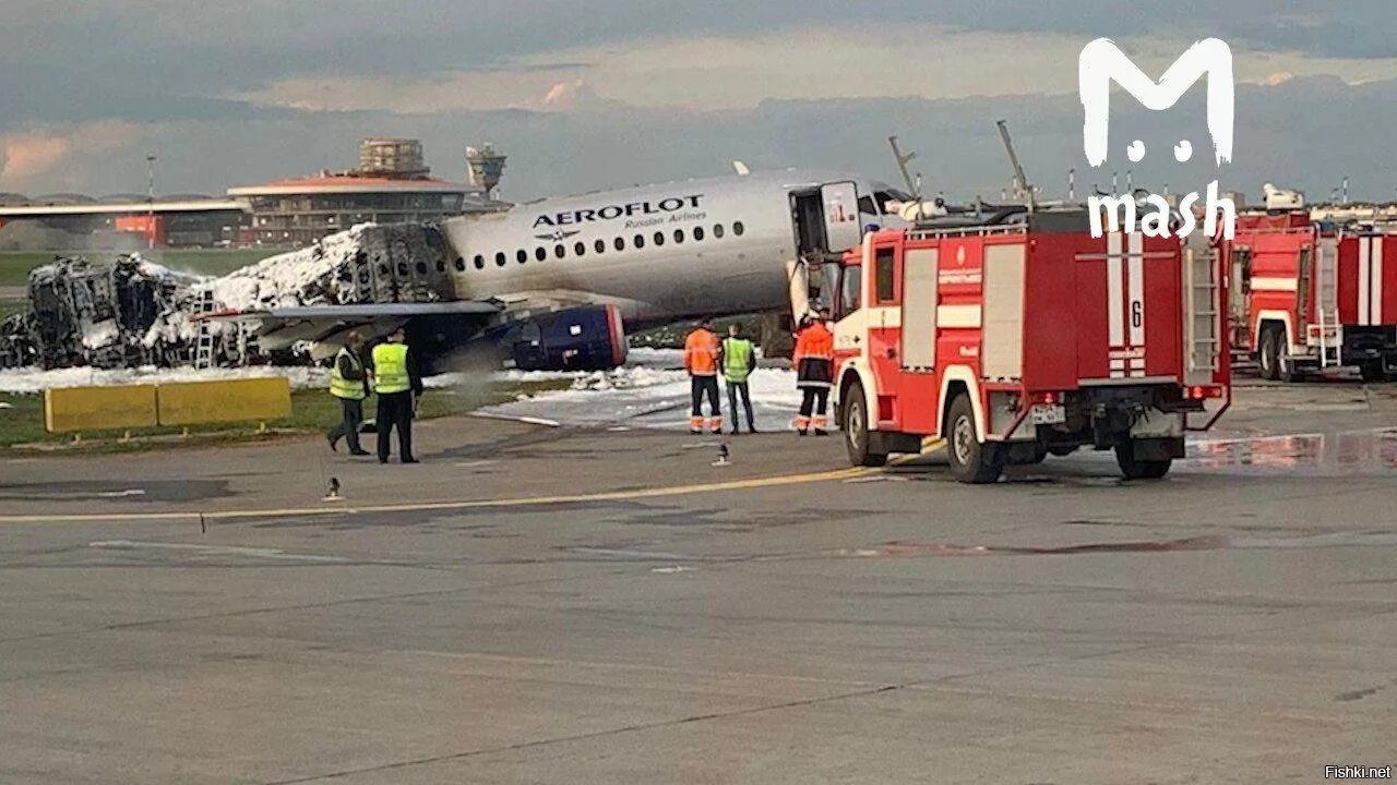 Шереметьево экстренно. Крушение SSJ 100 В Шереметьево. Суперджет 100 самолет Шереметьево. Катастрофа в Шереметьево Суперджет. Авиакатастрофа SSJ-100 В Шереметьево.