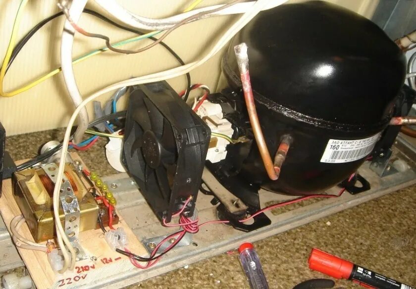 холодильник атлант двухкамерный 2 компрессора не отключается. компрессор холодильника. холодильник атлант двухкамерный 1 компрессор. холодильник lg no frost компрессор. компрессор холодильника стинол 44.