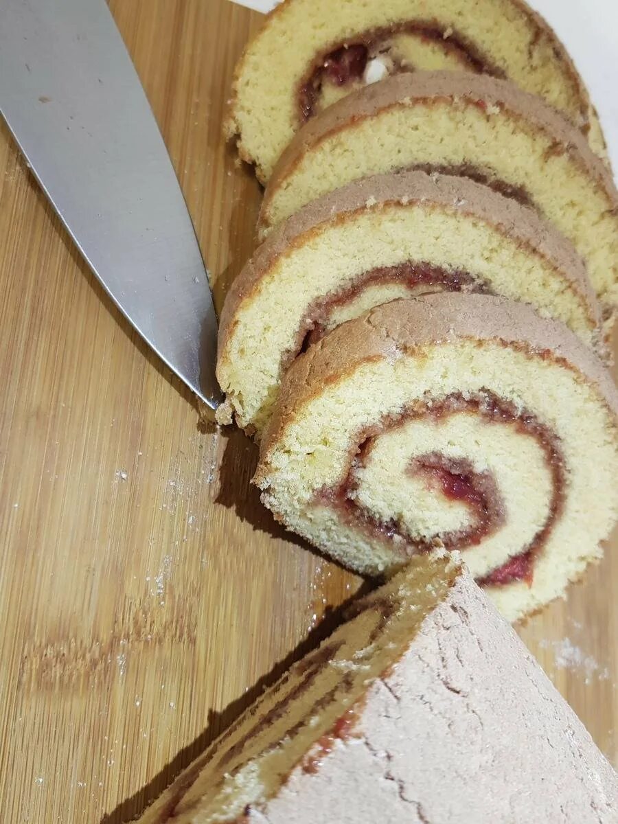 Рулет из бисквитного теста. Домашний вкусный рулет пошагово. Домашний вкусный рулет пошагово. Рулет с джемом. Бисквит для рулета.