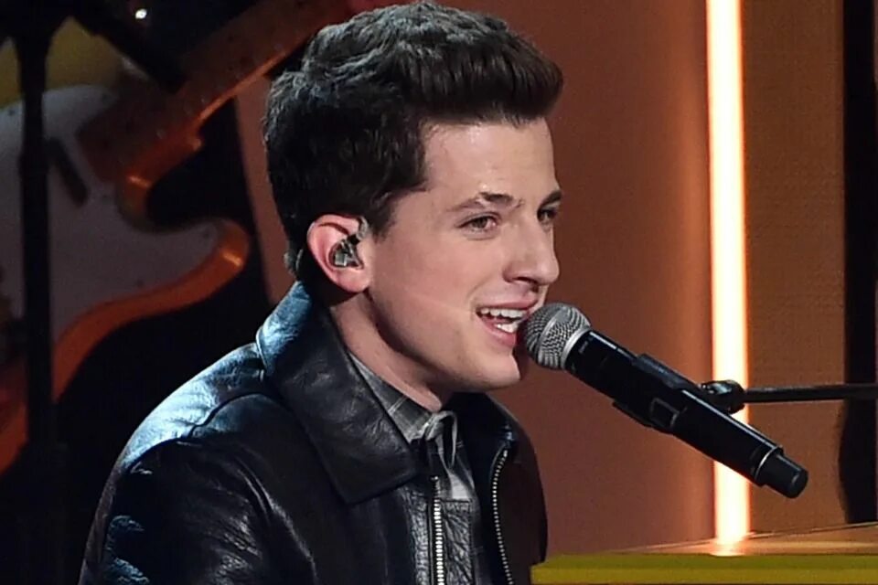 U. Чарли пут 2022. Чарли пут зубы. Чарли пут клипы. Чарли пут voicenotes обложка.