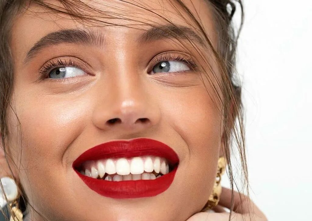 Женщина с высокой самооценкой. 8 главных женщины. Бизнес леди. 8 главных женщины. Женщина с лотком.