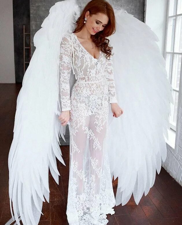 Ангел в белом платье. Свадебное платье с крылышками. Огромные Крылья ангела. Платье ангела. Свадебное платье с крыльями.