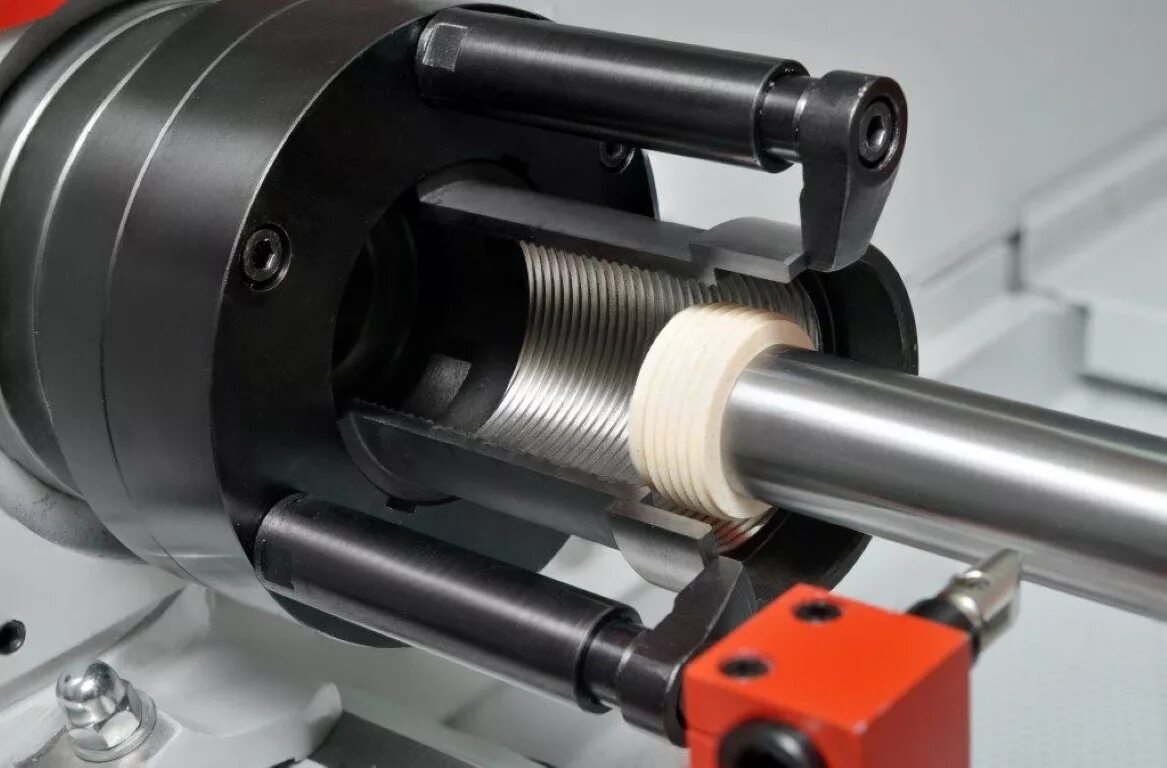 нарезание резьбы метчиком на токарном станке 16к20. нарезать внутреннюю резьбу большого диаметра. резьбонарезной инструмент для сверловочного станка. инструмент для нарезания внутренней резьбы на токарном станке. Grindex шлифовальные станки.