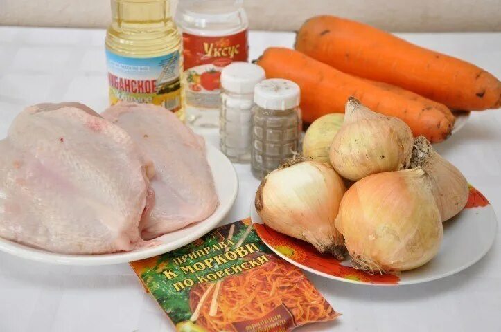 Куриное филе на луковице. Куриное филе с морковкой и луком. Ингредиенты для курицы по корейски. Ингредиент Курочка.