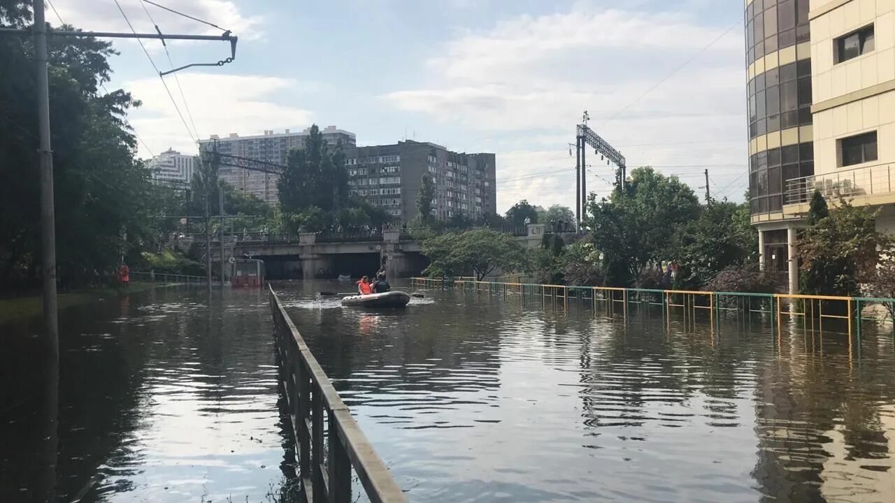 Краснодар под. Потоп в краснодаре. вешняки затопило краснодар. затопленный краснодар вишняки. краснодар подтопление.
