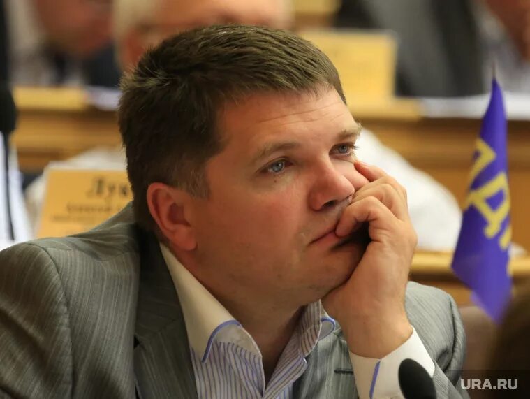 Депутат Курской областной Думы Алексей Золотарёв посетил средние школы № 1 и № 2
