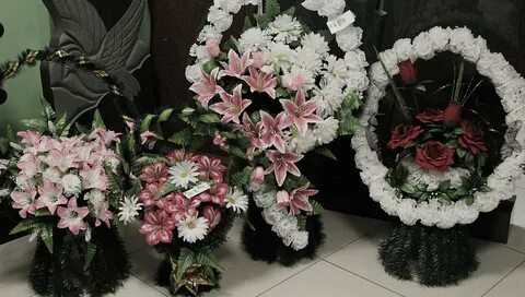 Четные цветы на кладбище