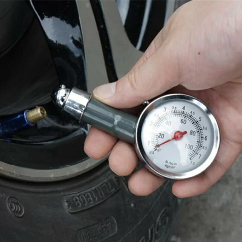 Давление автомобиля на мост. Манометр автомобильный Tire Pressure Gauge. Манометр давления в шинах ЗИЛ 131. Шкалы измерений манометр автомобильный компрессор 1724кра. Измеритель давления в шинах мотоцикла Ява 250.