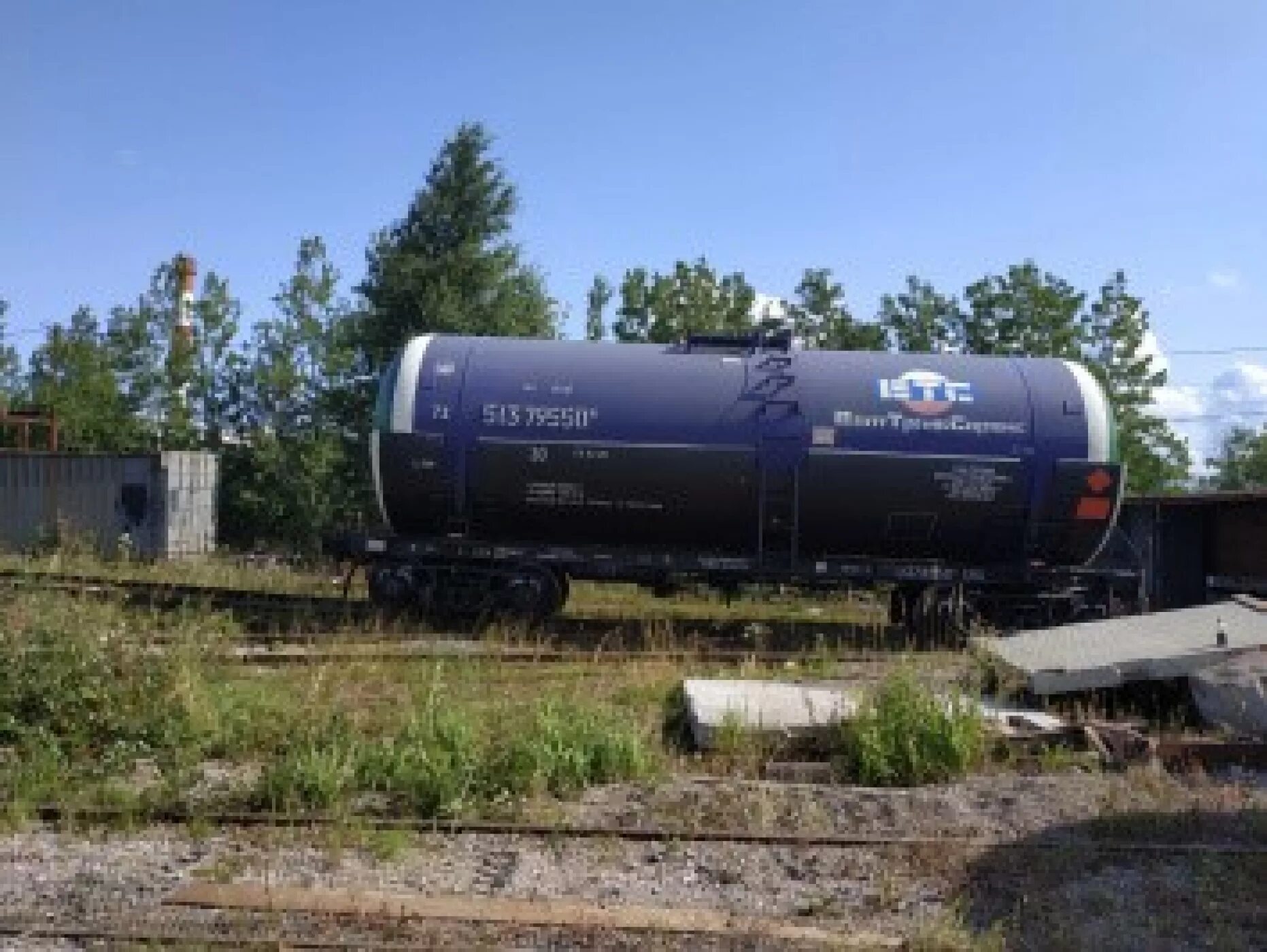 поезда цистерны. трейлер cimc. жд цистерна. цистерна для растительного масла. цистерна с нефтью.