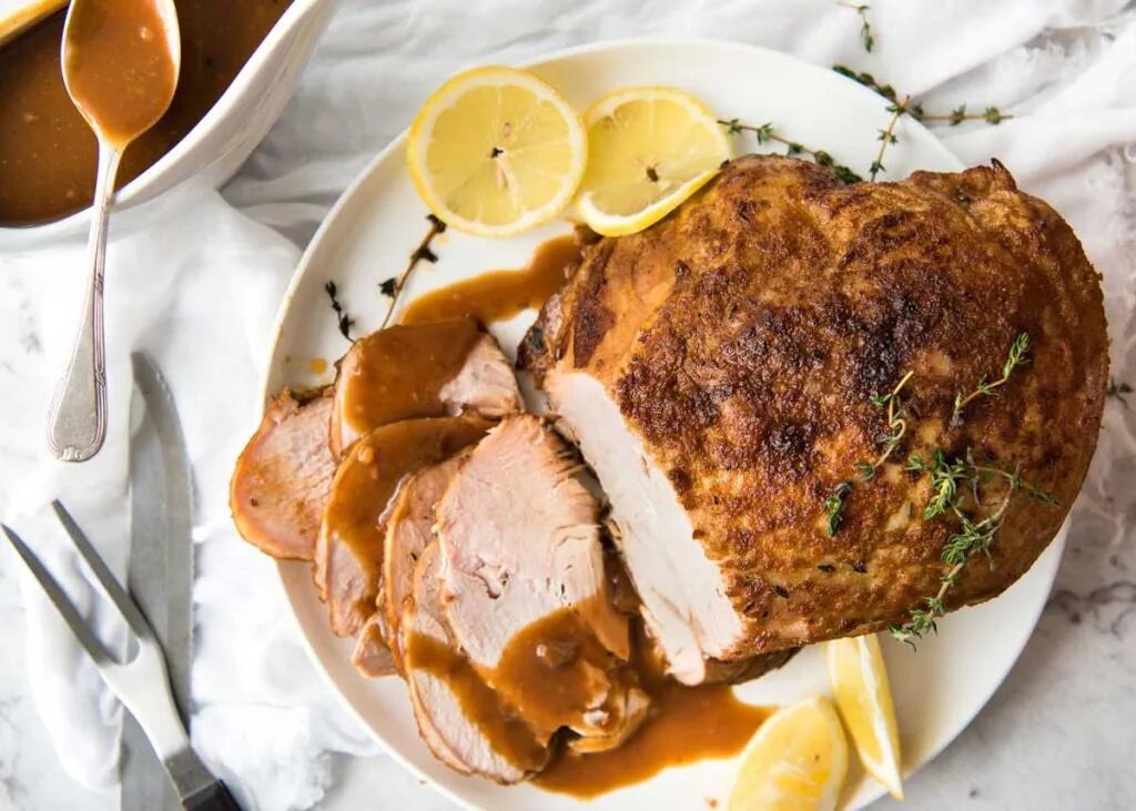 Индейка в мультиварке вкусно. Филе индейки. грудка индейки в мультиварке. запеченная индейка в мультиварке. индейка в мультиварке кусочками сочная и мягкая.