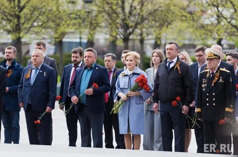 Торжественное возложение цветов