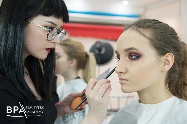 Стилистика и искусство визажа колледж. Визажист колледж. Стилист визажист колледж после 9 класса. Визажист обучение после 9 класса. Профессия 9 визажист.