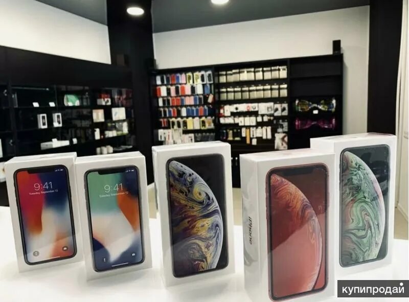 Интернет магазин смартфонов iphone. Магазин эпл 11 айфон. витрина с айфонами. смартфоны на витрине. iphone на витрине.