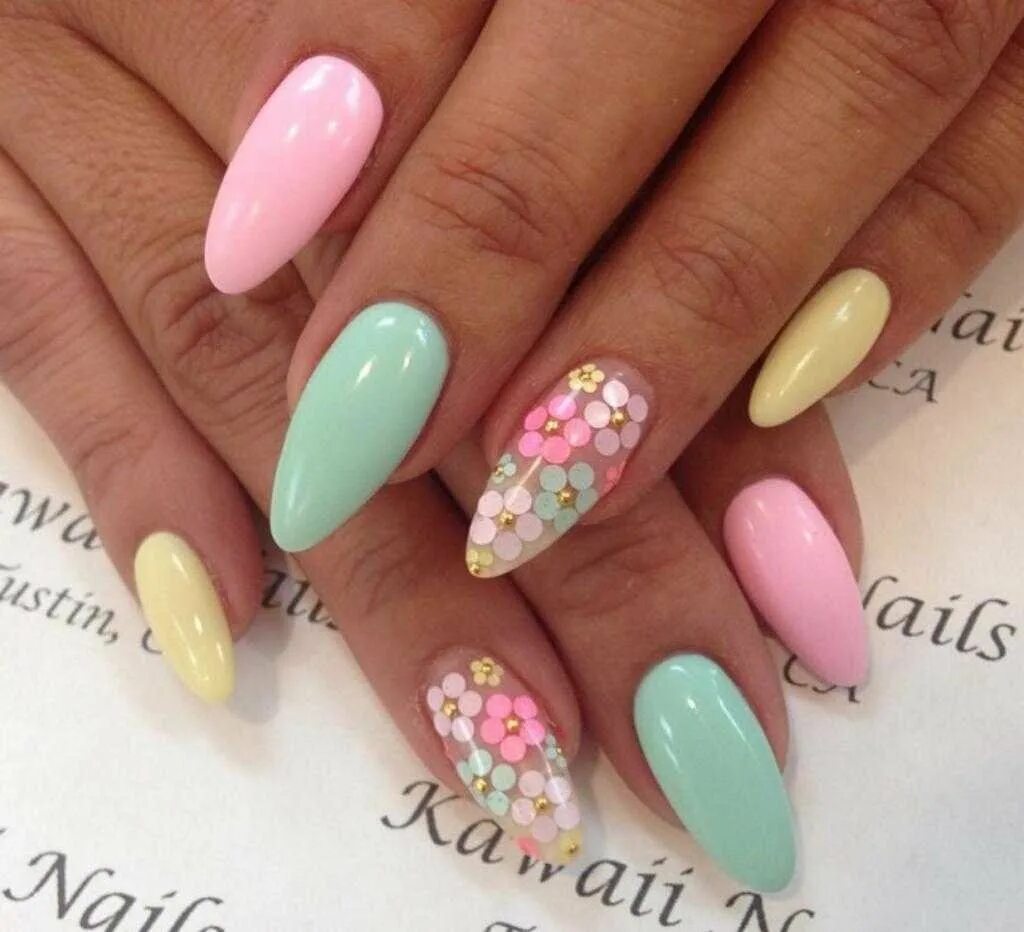 летние ногти миндаль. дизайн ногтей миндаль молодежные яркие. маникюр яркий с рисунком. ногти острые яркие. дизайн ногтей миндаль молодежные яркие.