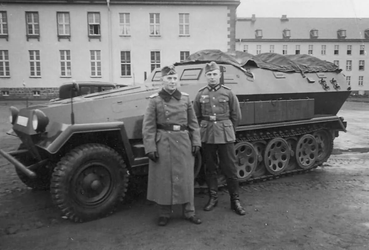 Sd kfz 251 c. Sd.kfz. 251. sd kfz 251 ханомаг. бтр hanomag sd kfz 251. бронетранспортёр sd.kfz 251.