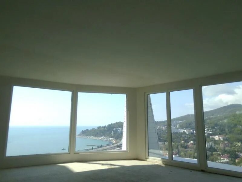 Купить окна в сочи. Вид на море из квартиры в Сочи. Вид с окна на море Сочи. Вид на море из окна Сочи. Квартира в Сочи с панорамными окнами видом на море.