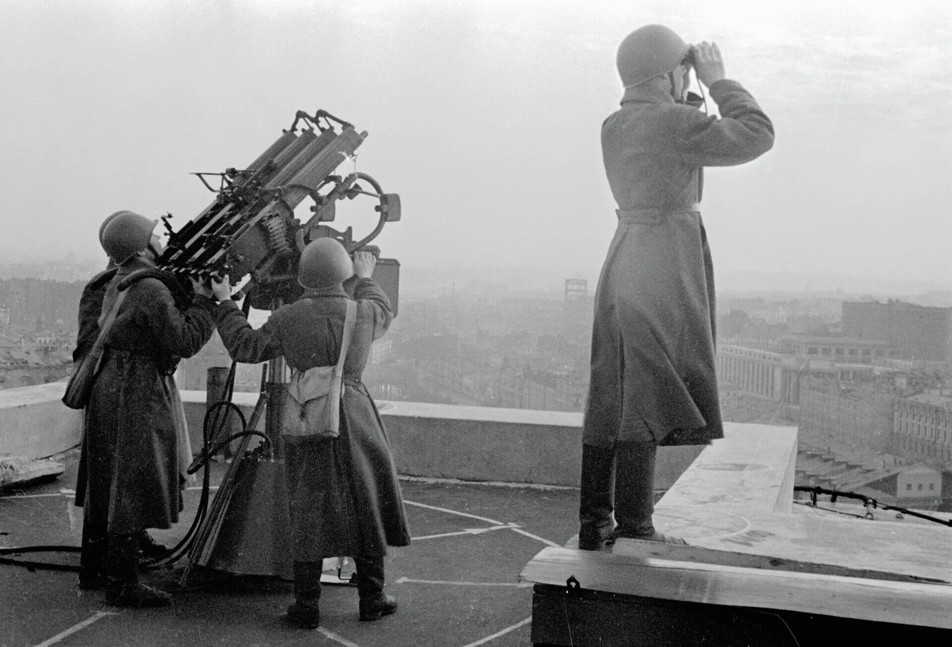 Вопрос во время великой отечественной войны. Зенитчицы 1941-1945. Женщины зенитчицы на войне 1941-1945. Зенитчицы Великой Отечественной войны. Зенитчицы 1941.